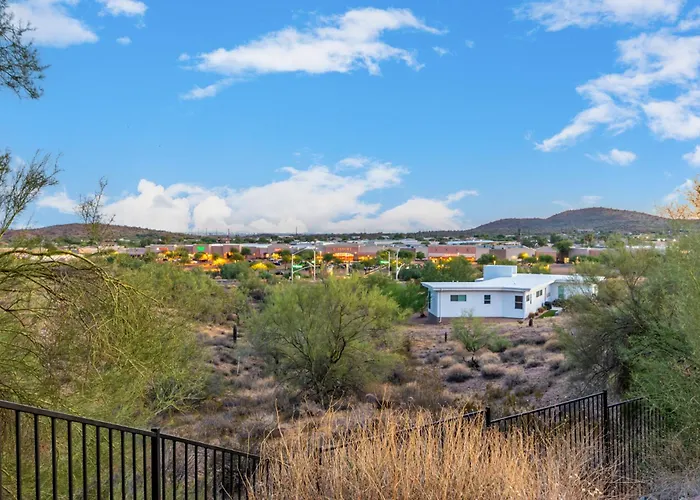 3br Retreat With Heated Pool, Bbq And Mountain Views Holiday home
