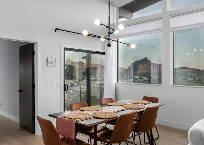 3br Retreat With Heated Pool, Bbq And Mountain Views